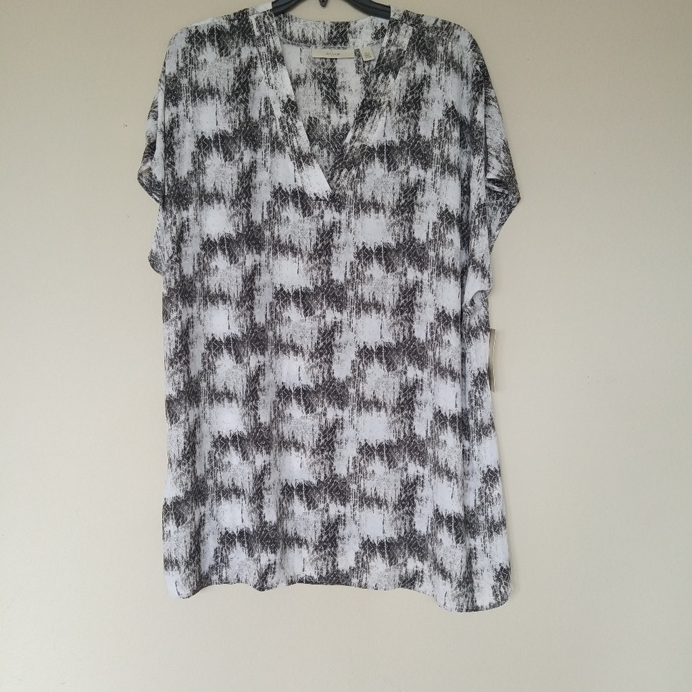 Sejour Distressed Ethnic Print Black & White Top